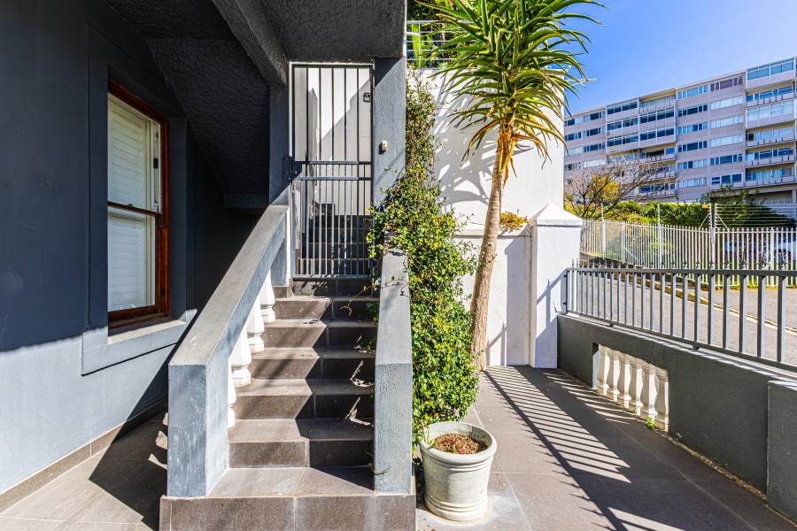 To Let 2 Bedroom Property for Rent in Green Point Western Cape